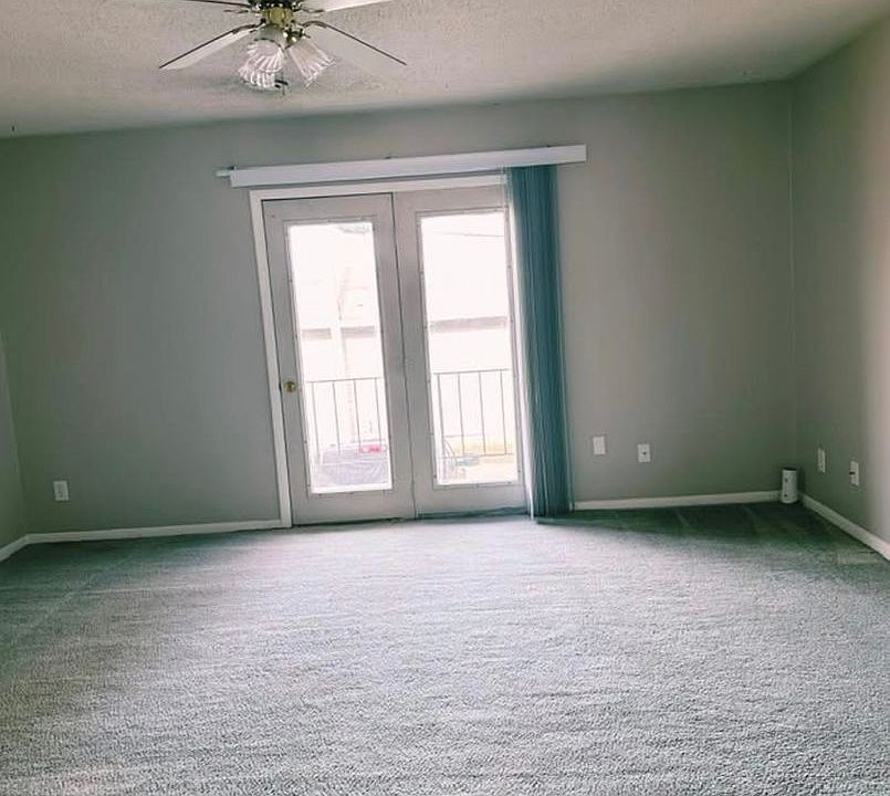 2nd image of 109 N Jefferson St #65