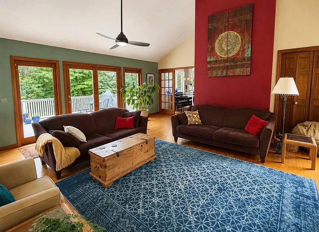 3 bed, 2.0 bath, 2221 sqft, $4,200 — Photo 4