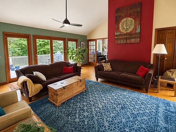 4th image of 31 Woodside Cir