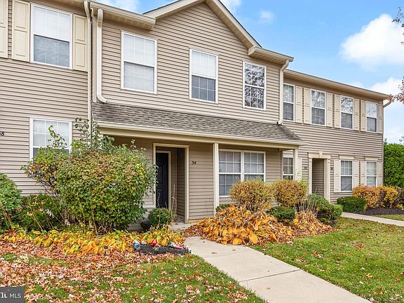 3rd image of 34 Foxglove Dr