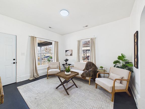 5th image of 910 S Wichita St