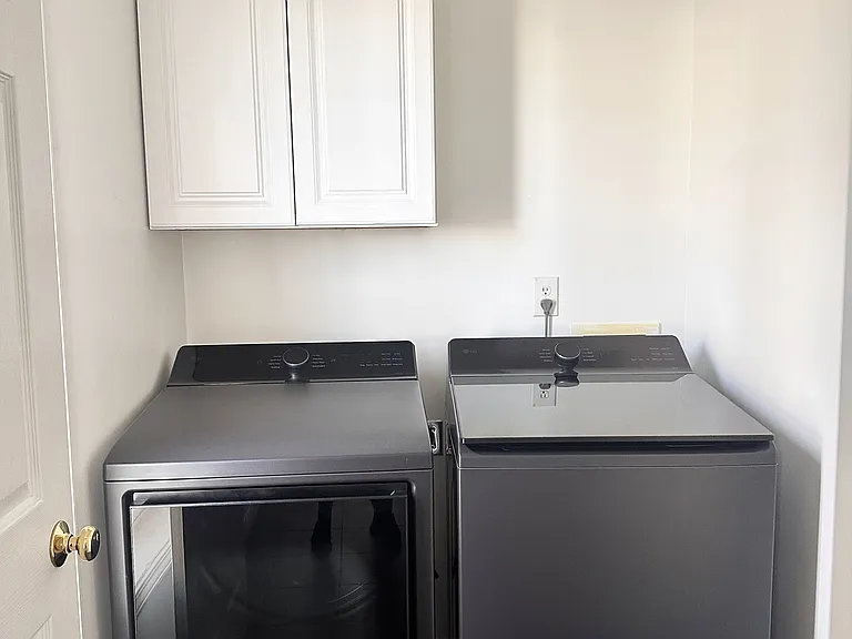 In unit washer and dryer.