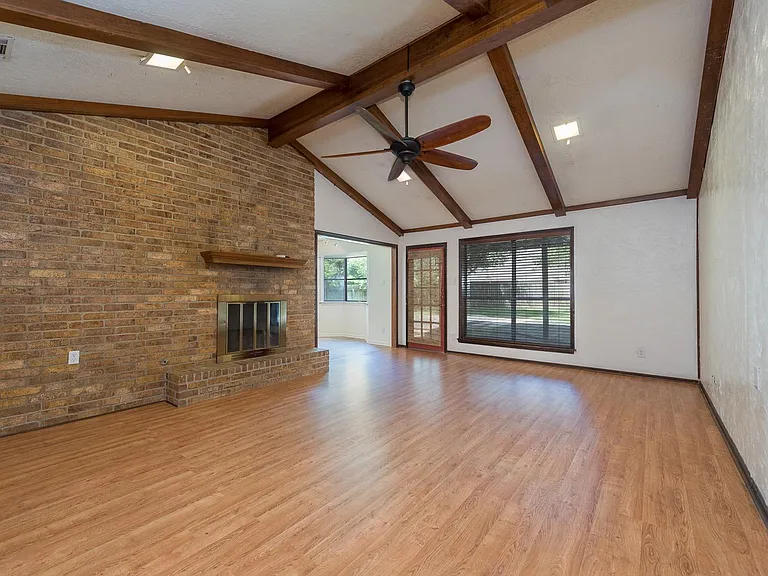 2805 Normand Dr — Photo 1