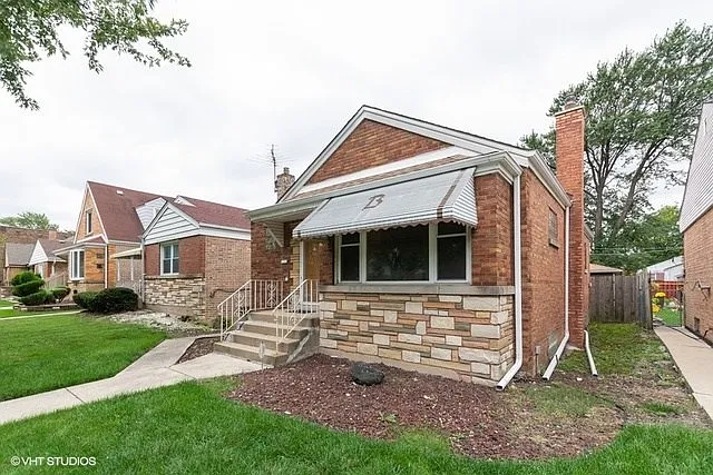 8012 S Trumbull Ave photo 1