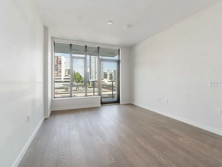 128 W 15th St #D260 — Photo 6