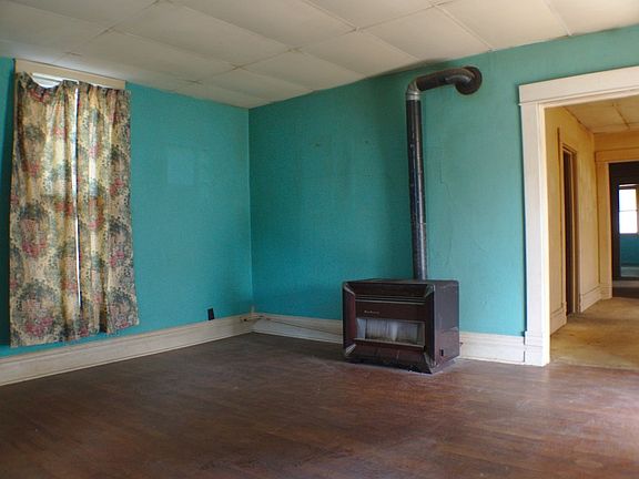 4th image of 206 N Steele St