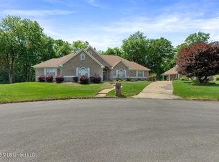 2022 Hummingbird Ln, Tupelo, MS 38801
