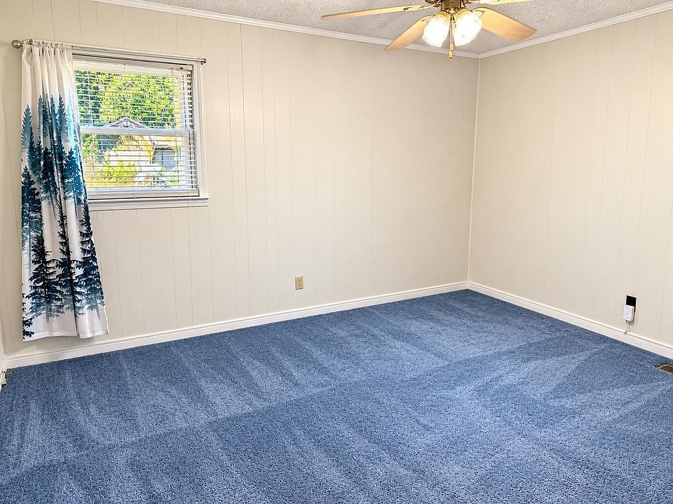 7th image of 305 3rd Ave S