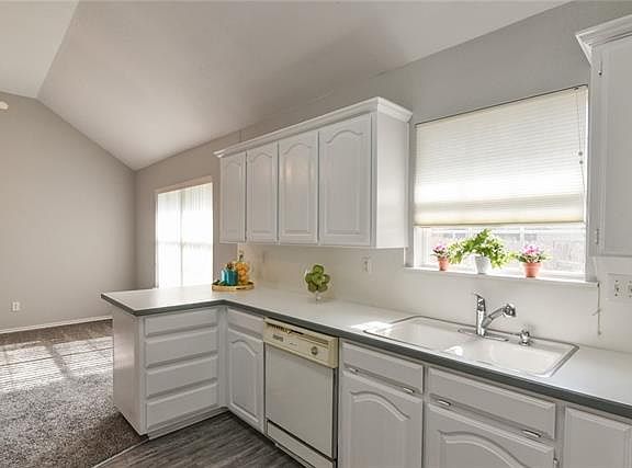 5th image of 2216 New Mill Ln