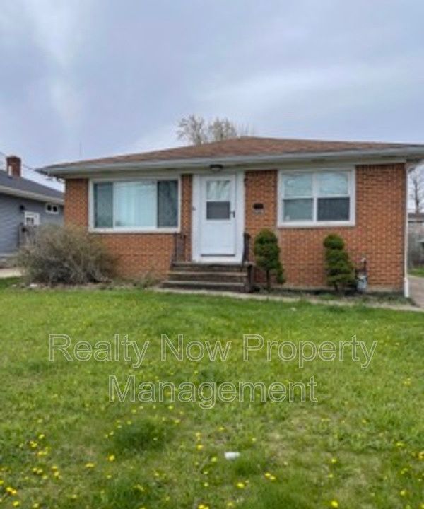 1st image of 2825 Wales Ave