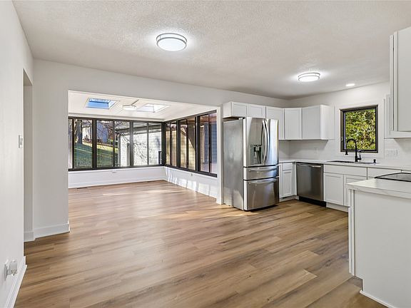4th image of 3508 Fairlane Dr