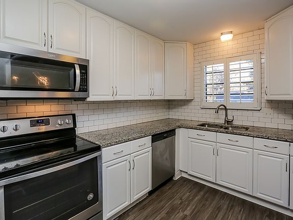 5th image of 218 Shenandoah Rd N