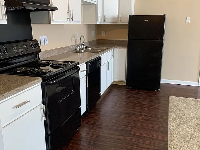 Fox Brook Apartments — Photo 16