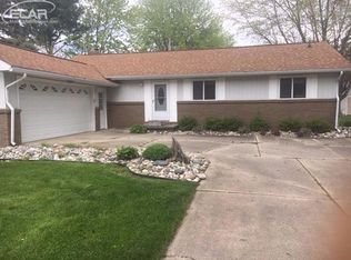 1140 Arapaho Dr, Burton, MI 48509