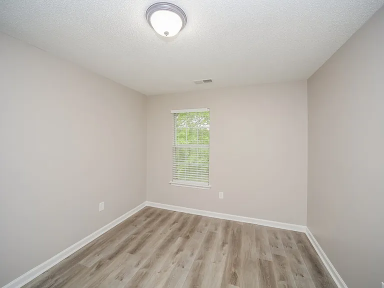 7228 Hunters Horn Dr — Photo 12