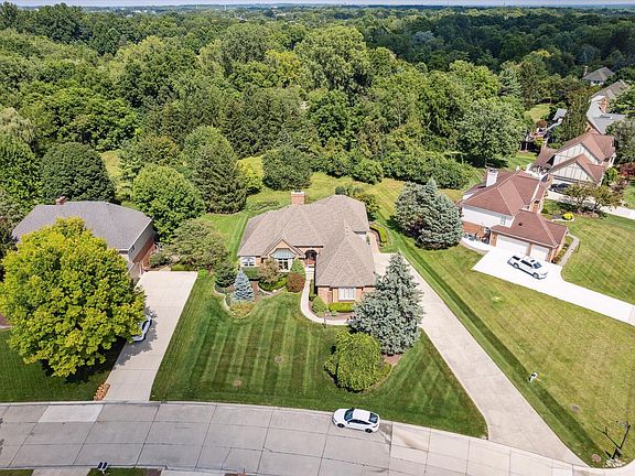4th image of 12172 Deer Creek Cir