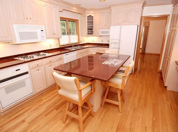 5th image of 2422 Sandburg St