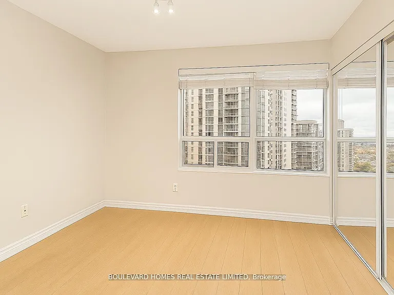 25 Kingsbridge Garden Cir #2121 — Photo 8