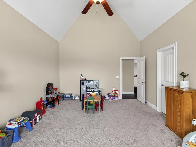 377 Sydney Ave — Photo 15