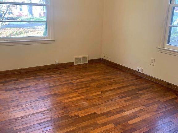 5th image of 608 S Park Blvd