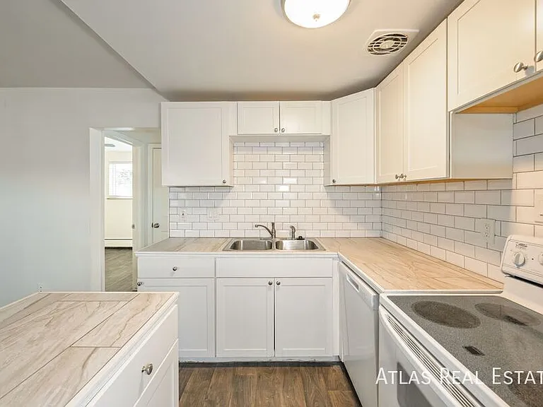 132 W Ida Ave — Photo 4
