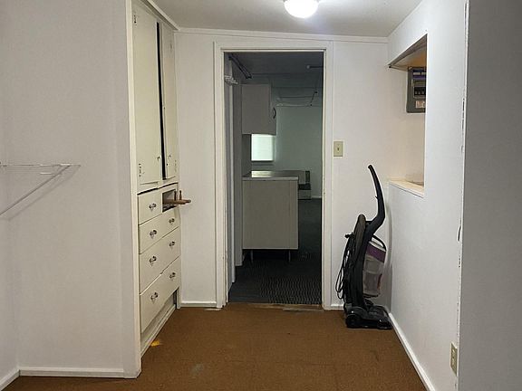 4th image of 851 Runamuck Ave