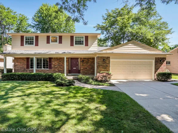 724 S Rosedale Ct, Grosse Pointe Woods, MI 48236
