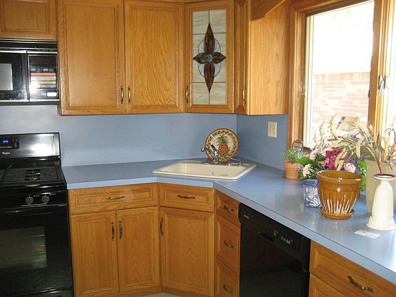 3rd image of 220 Collfield Ave