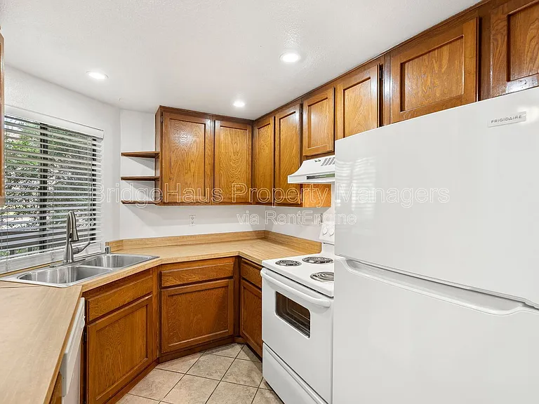 5750 Friars Rd #204 — Photo 11