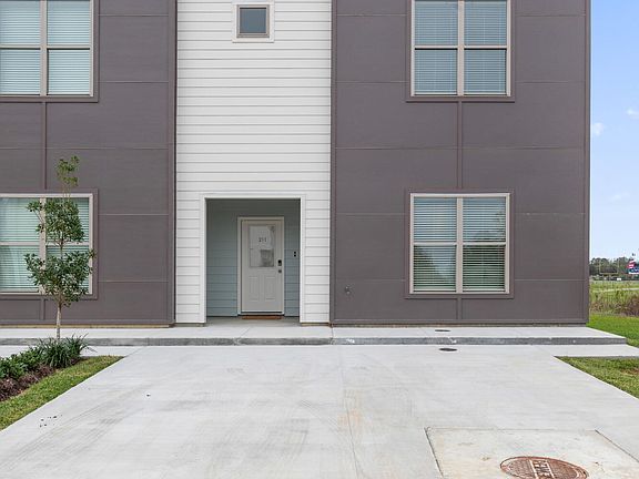5th image of 203 Firethorn Dr
