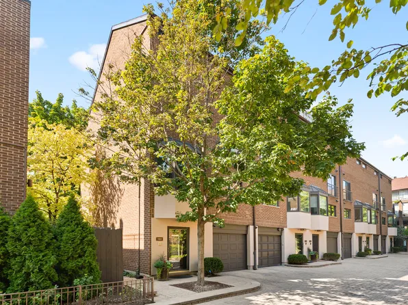 1304 N Sutton Pl, Chicago, IL 60610