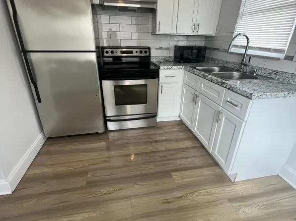 85 W Fray St #B, Englewood, FL 34223