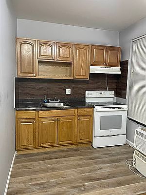 3rd image of 766 Jackson Ave Floor 2