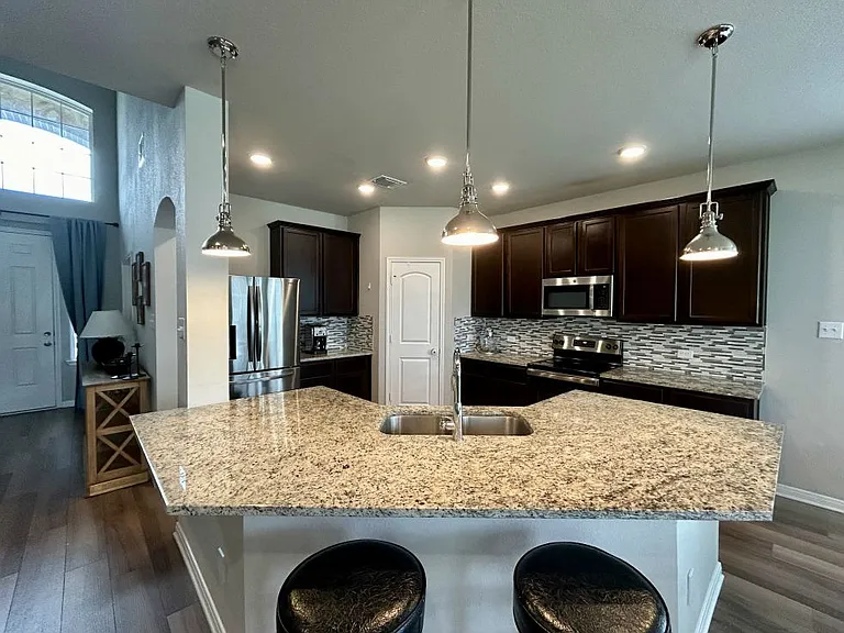 1926 Bayou Wood Ln — Photo 4