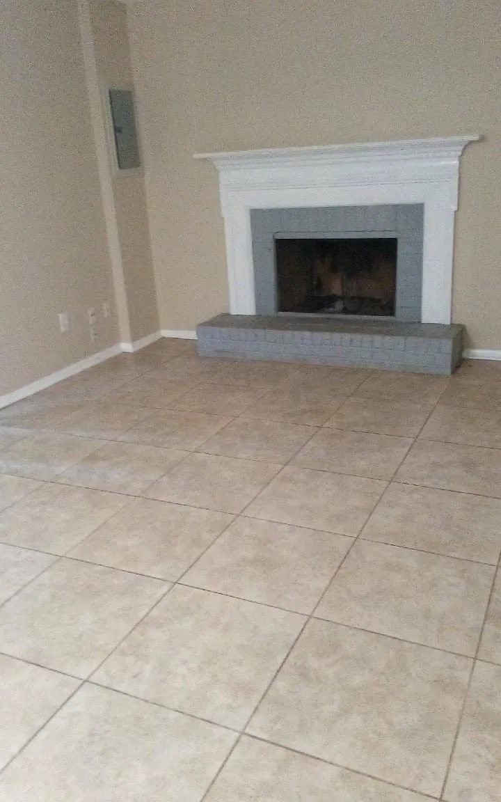 2 bed, 2.5 bath, 1700 sqft, $1,580 — Photo 3