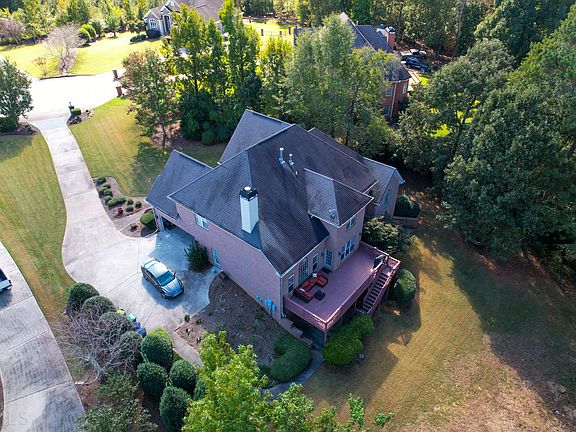 3rd image of 1094 Columbus Dr