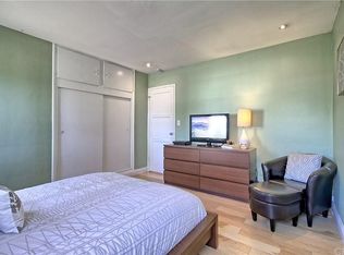 22443 Clarendon St, Woodland Hills, CA 91367