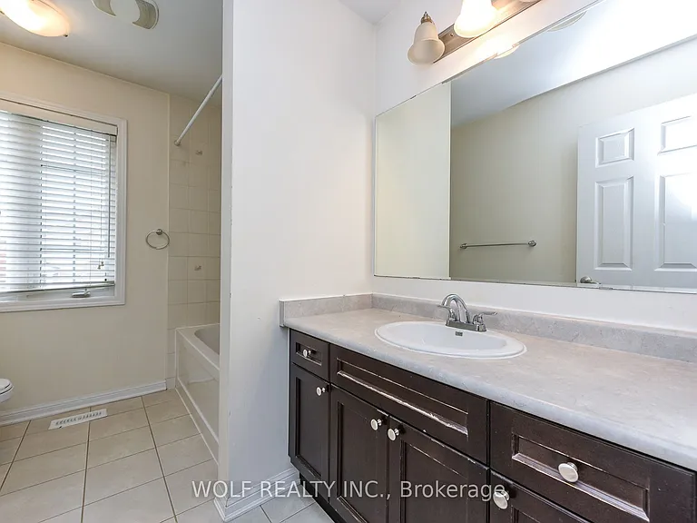 449 Tyrone Cres — Photo 30