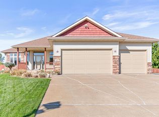 31742 Marshview Ct, Lindstrom, MN 55045
