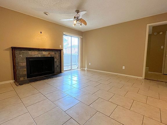 3rd image of 1901 Holleman Dr W APT 209