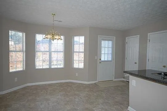 2 bed, 1470 sqft, $1,600 — Photo 3
