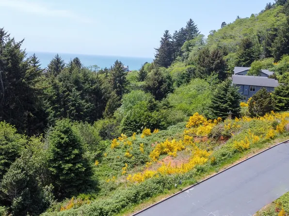 115 NE Spring Ave, Depoe Bay, OR 97341