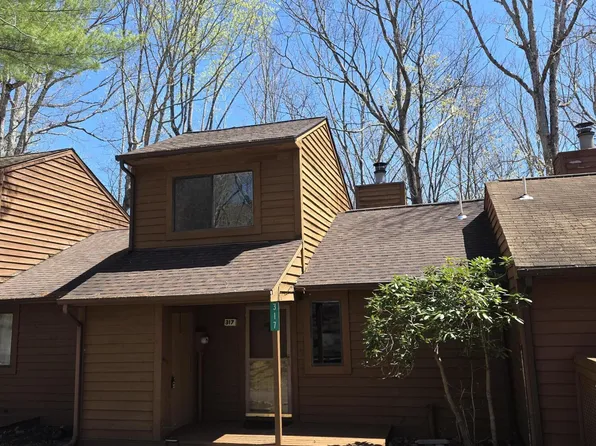 317 Keswick Ave, Bushkill, PA 18324