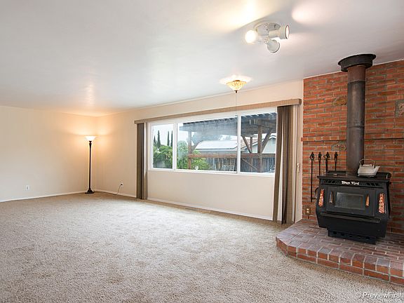 4th image of 1764 Oak Hill Dr