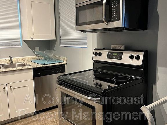 5th image of 3947 Grove St S