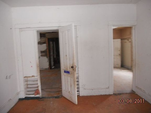 3rd image of 4019 Dupont Ave N