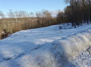 2 Manorview Dr, Dallas, PA 18612