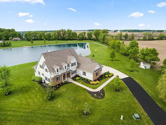 3rd image of 439 Stillwater Dr