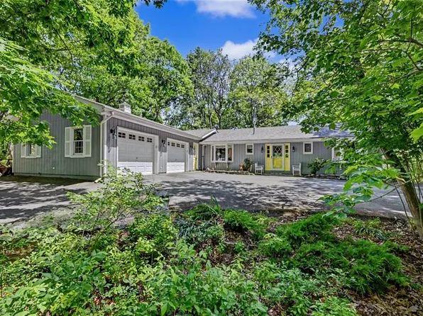 129 Wagoner Ln, Hawley, PA 18428