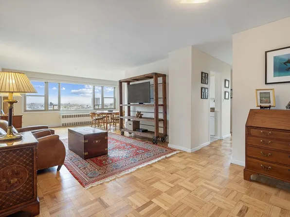 900 W 190th St APT 10G, Manhattan, NY 10040